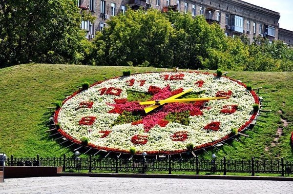 Московское цветочное время Цветочные часы на Поклонной горе в Москве